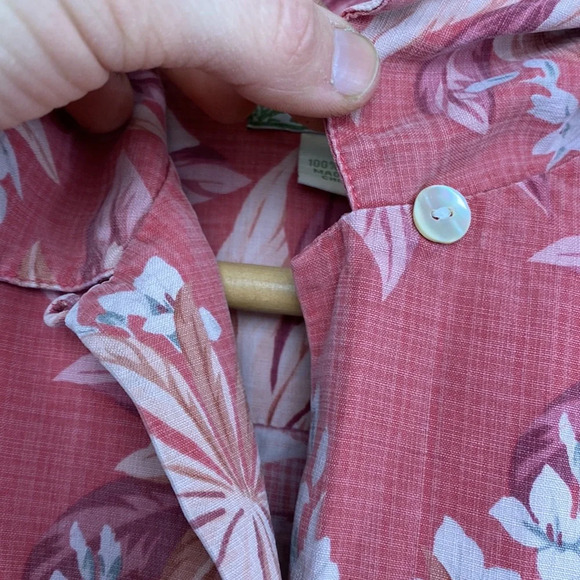 Vintage Tommy Bahama 100% silk Hawaiian floral Blouse - Picture 5 of 6